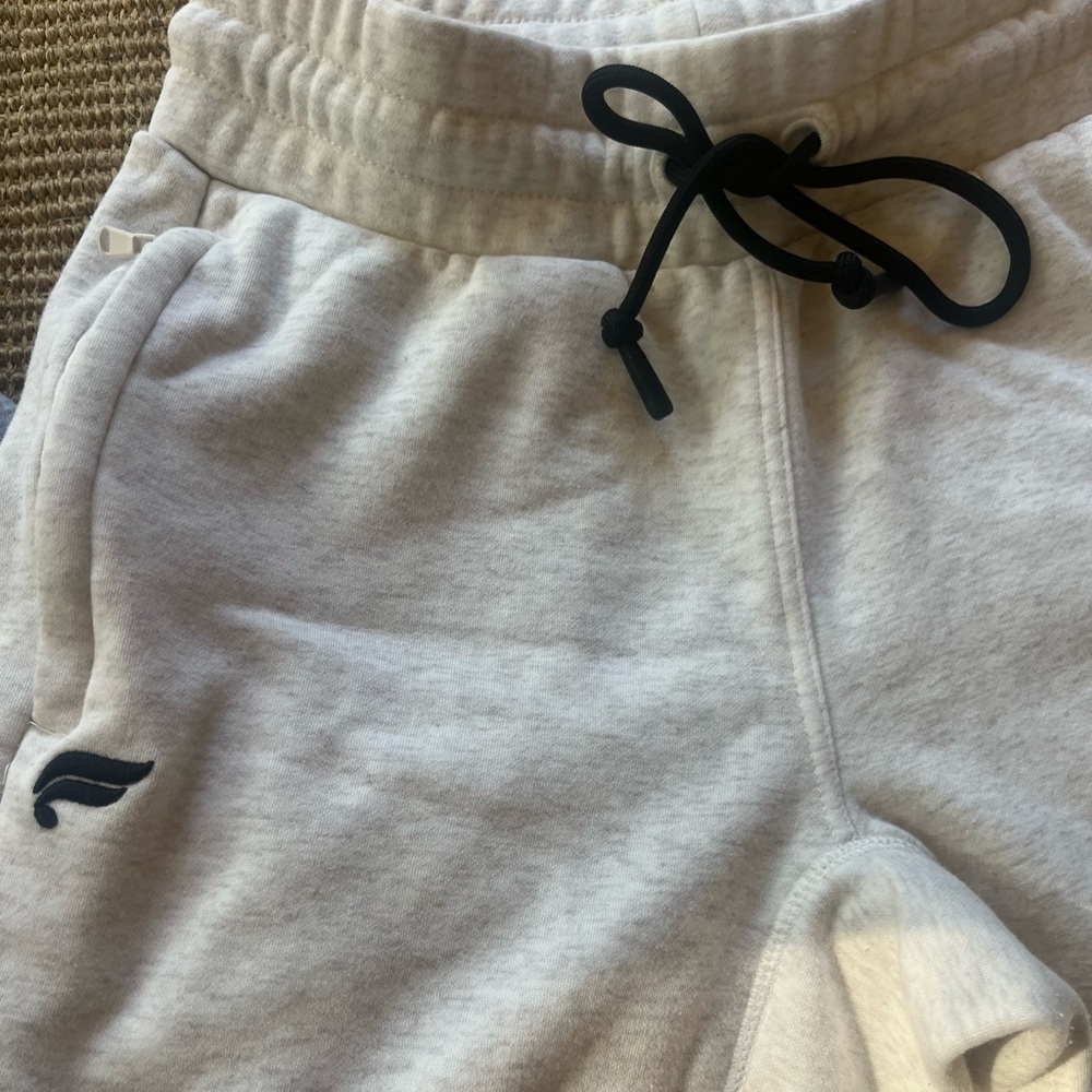 Fabletics “Go To” Short In Bone Heather Size Xs - image 2